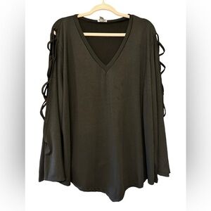 Avenue Strappy Open Sleeve Top 26W/28W